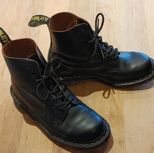 Dr. Martens - Brand New W size 8.5